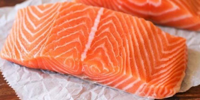 can dogs and cats eat cooked salmon